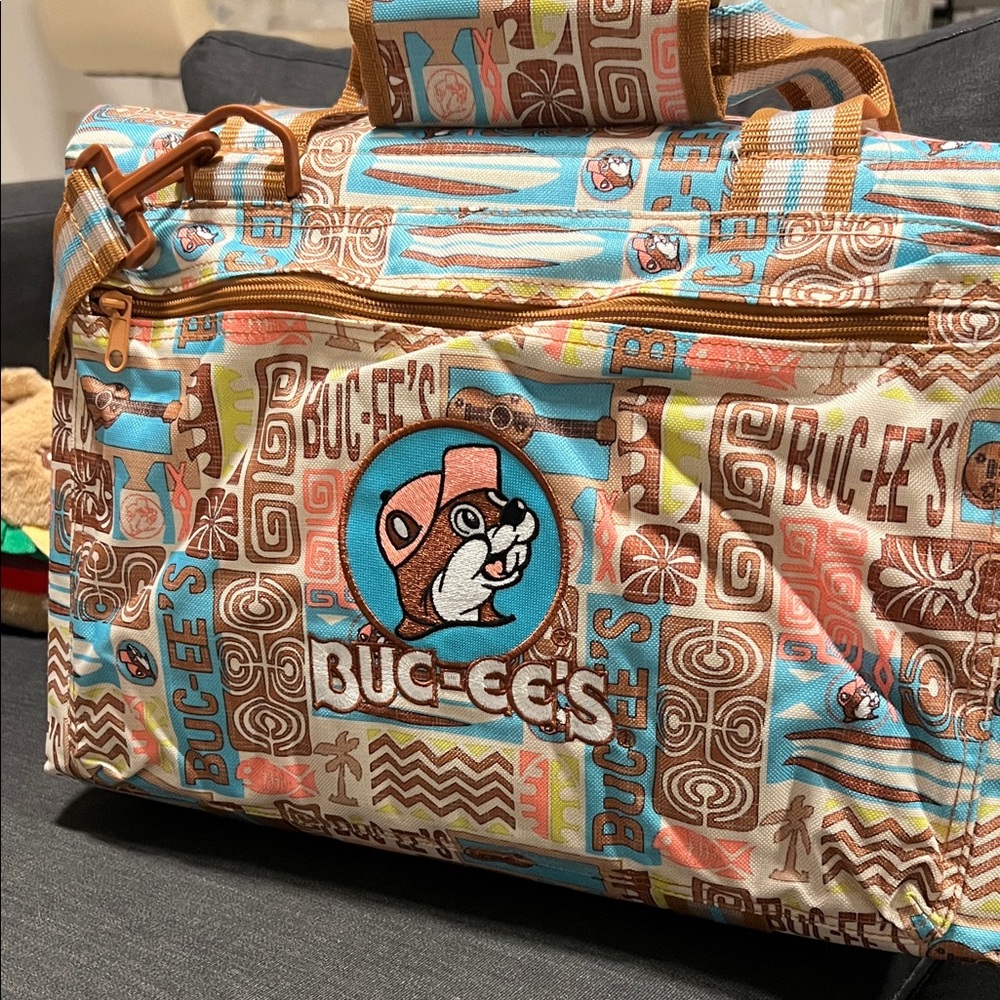 Buc-ee's Patterned Travel Bag
